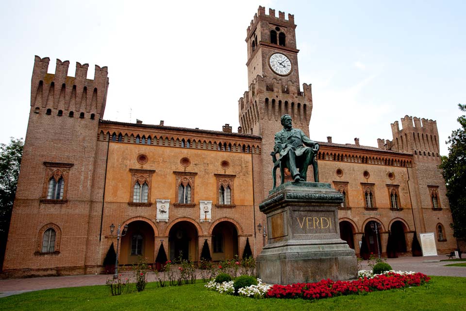 018 Verdi Busseto Rocca e statua di Verdi