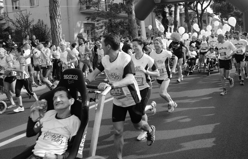 raduno-spingitori-di-carrozzelle-maratona-di-rimini0.jpg