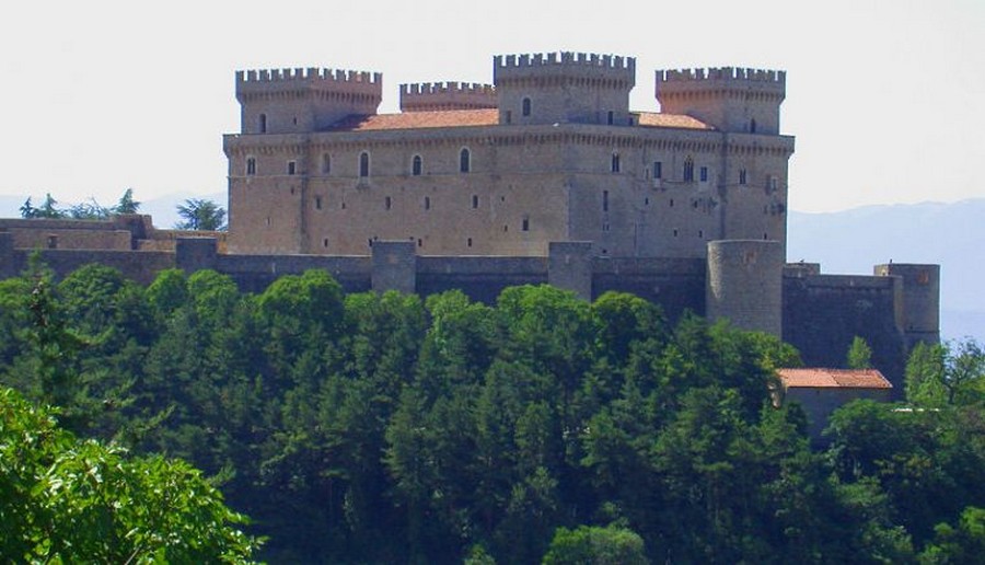 Castello Piccolimini in Celano foto