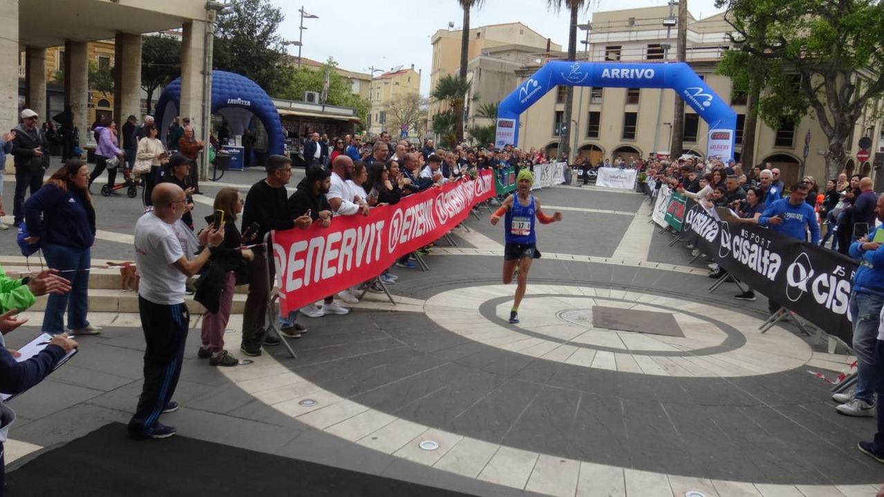 I favoriti sbagliano percorso e l’outsider vince la maratona